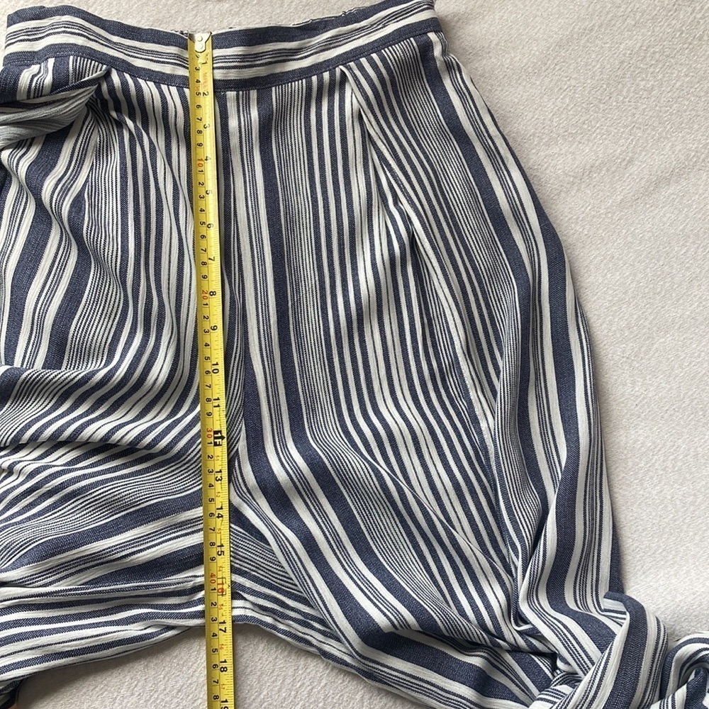 Forever 21 blue-white stripe tulip pants cover-up size M - Picture 7 of 7